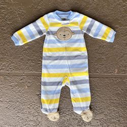 Like new Carter’s baby sleeper fleece pajamas, size 6-9 months