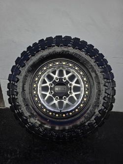 17" KMC km549 w- 35x12.50R17 Toyo M/T Tires 