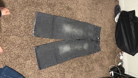 Grey baggy jeans with clip