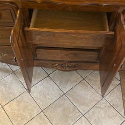 Dresser, Model 6409 La Chantelle.