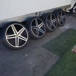 Giovanna 22 Inch Wheels With 265/35zR22 Neosport Tires 75/80 Percent Tread 5x115 Lug Pattern 250 Firm Takes Firm 