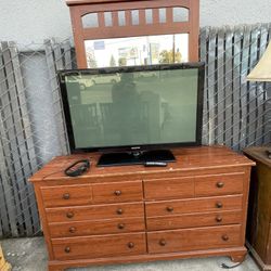 Dresser And Tv 