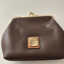 Dooney And Bourke Kiss Lock Coin Purse/wallet