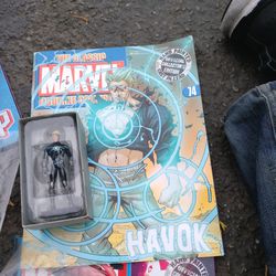 Marvell  Comics Colectable With Action Figures