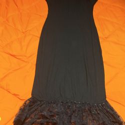 Black crew neck lace ruffle bottom