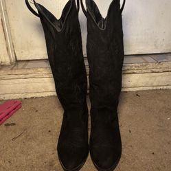 Black boots 