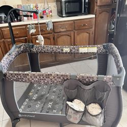 Baby Trend Travel Crib and Play 