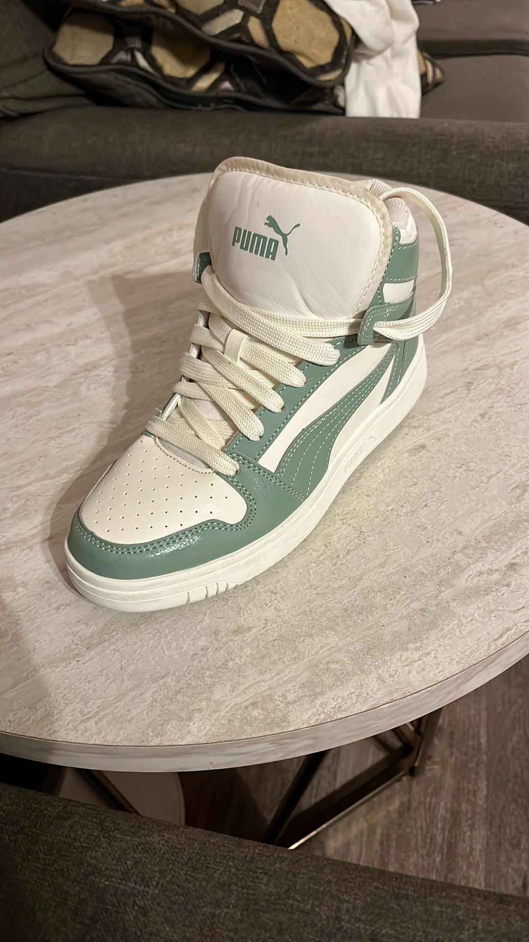 Pumas Para Niño Color Verde Con Blanco Size 6
