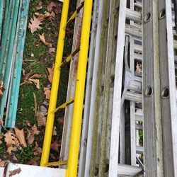 Heavy duty steel ladder for bolting to building