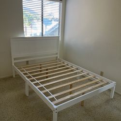 Full size White Wood Platform Bed Frame (Brookside Leah Classic)