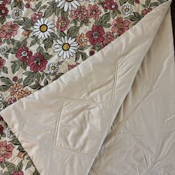 2 Twin Flower Comforters