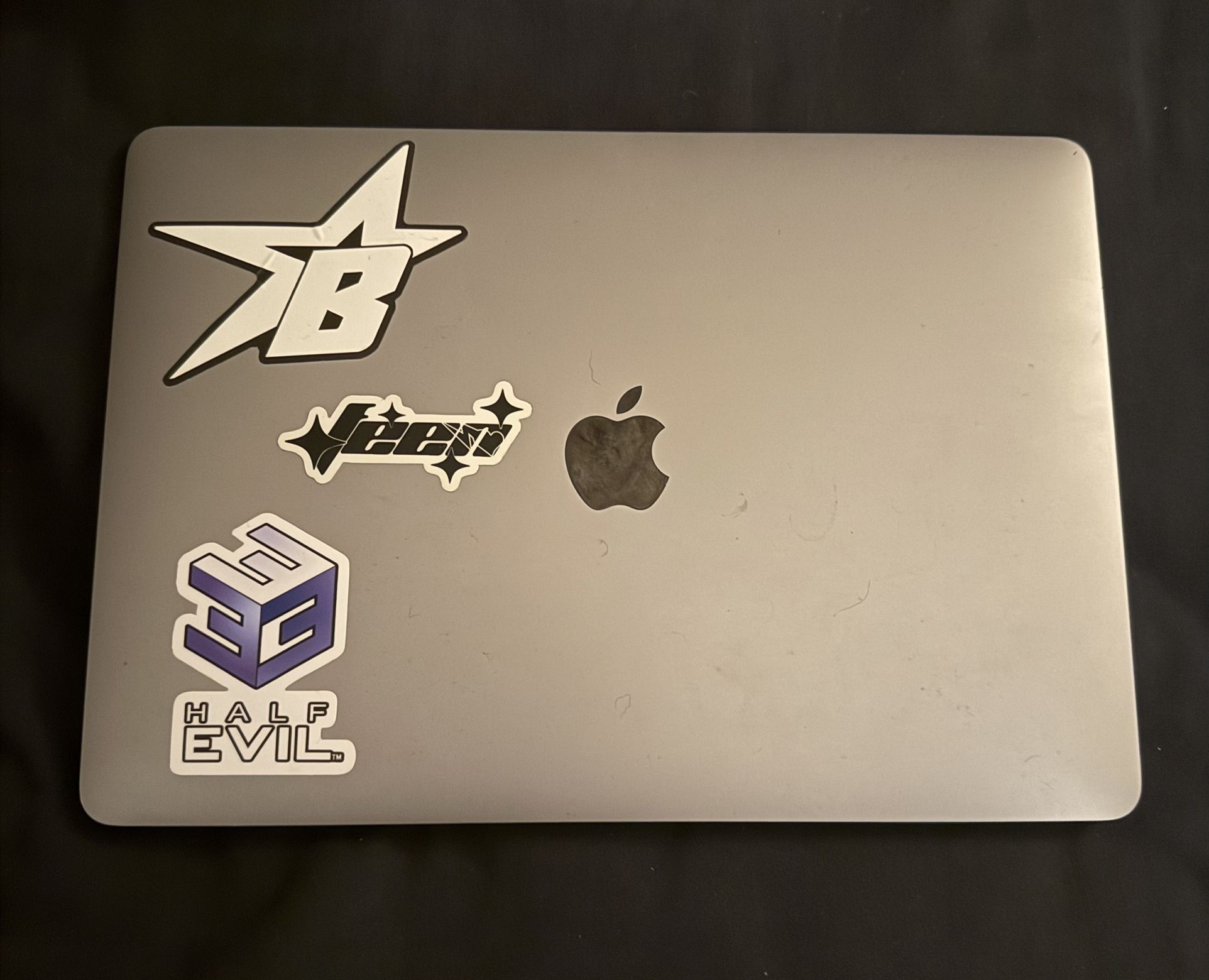 Apple MacBook Air M1 8-Core CPU / 8-Core GPU 8GB RAM 256GB SSD - Excellent Condition, Barely Used