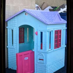 Little Tikes Cape Cottage Play House