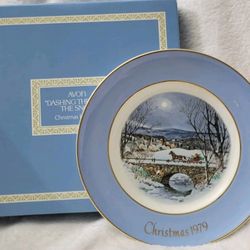 Vintage Avon Collector Plate 9" 1979 Dashing Through The Snow Christmas Plate 