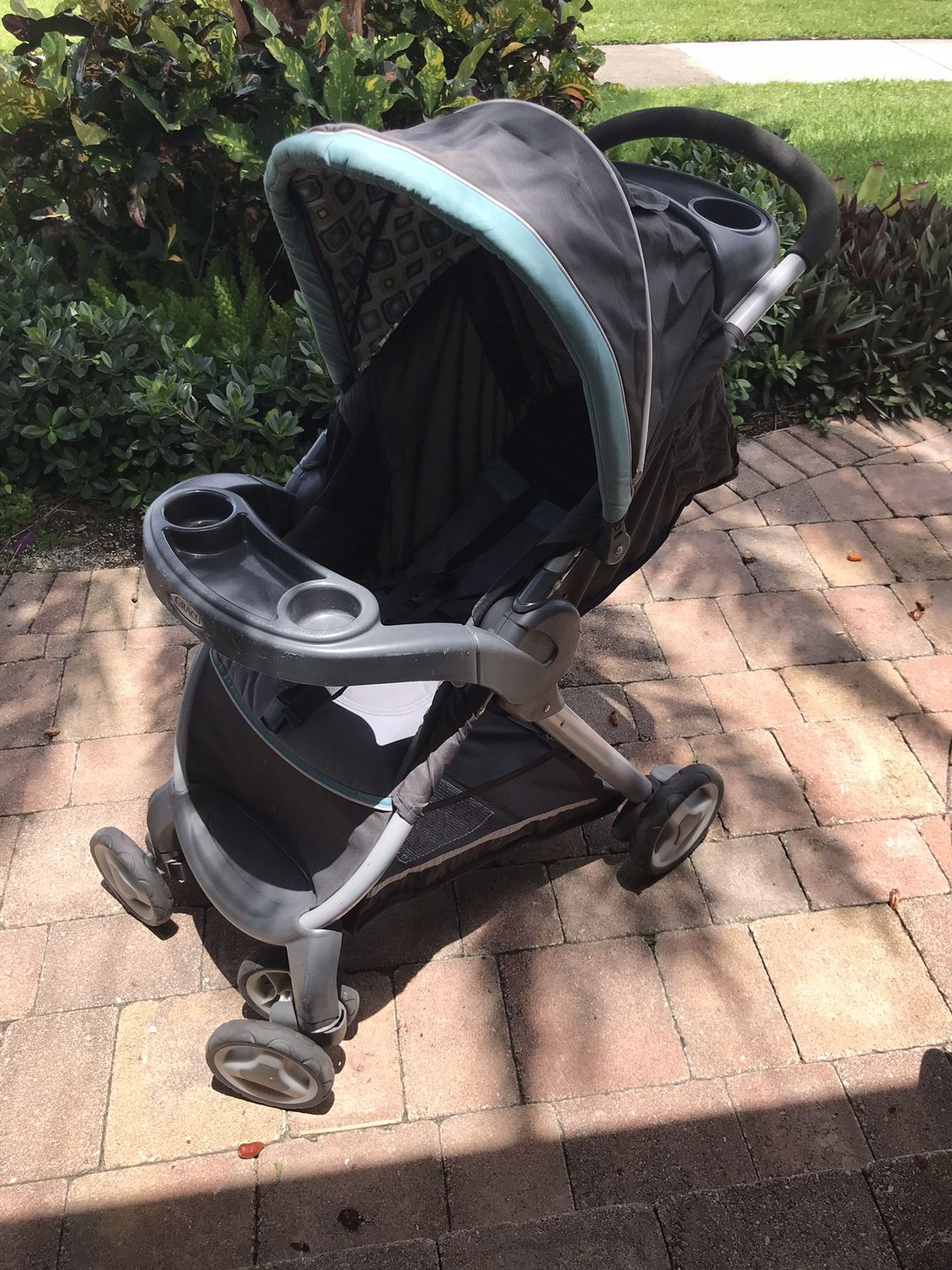 Graco Fast Action Easy To Open And Close Stroller With Cup Holders And Basket