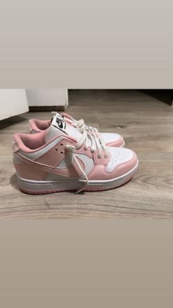 Pink Nike dunks 6.5