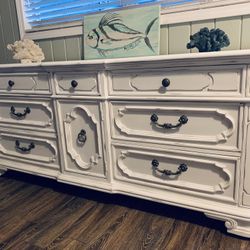 Chalk Painted Dresser / Buffet 