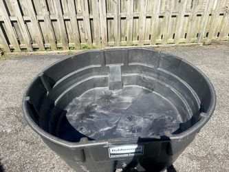 Rubbermaid Commercial Products Stock Tank 300-Gallons
