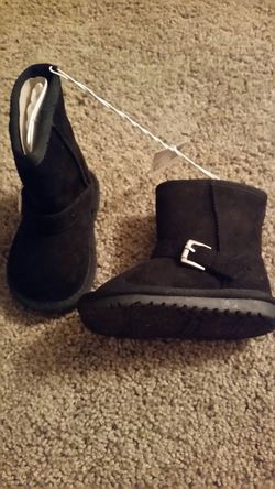 Toddler boots size 4 from the children's place