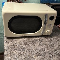 Retro Style Microwave 