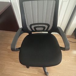 Comfortable Mesh Office Chair Adjustable Height Great Condition