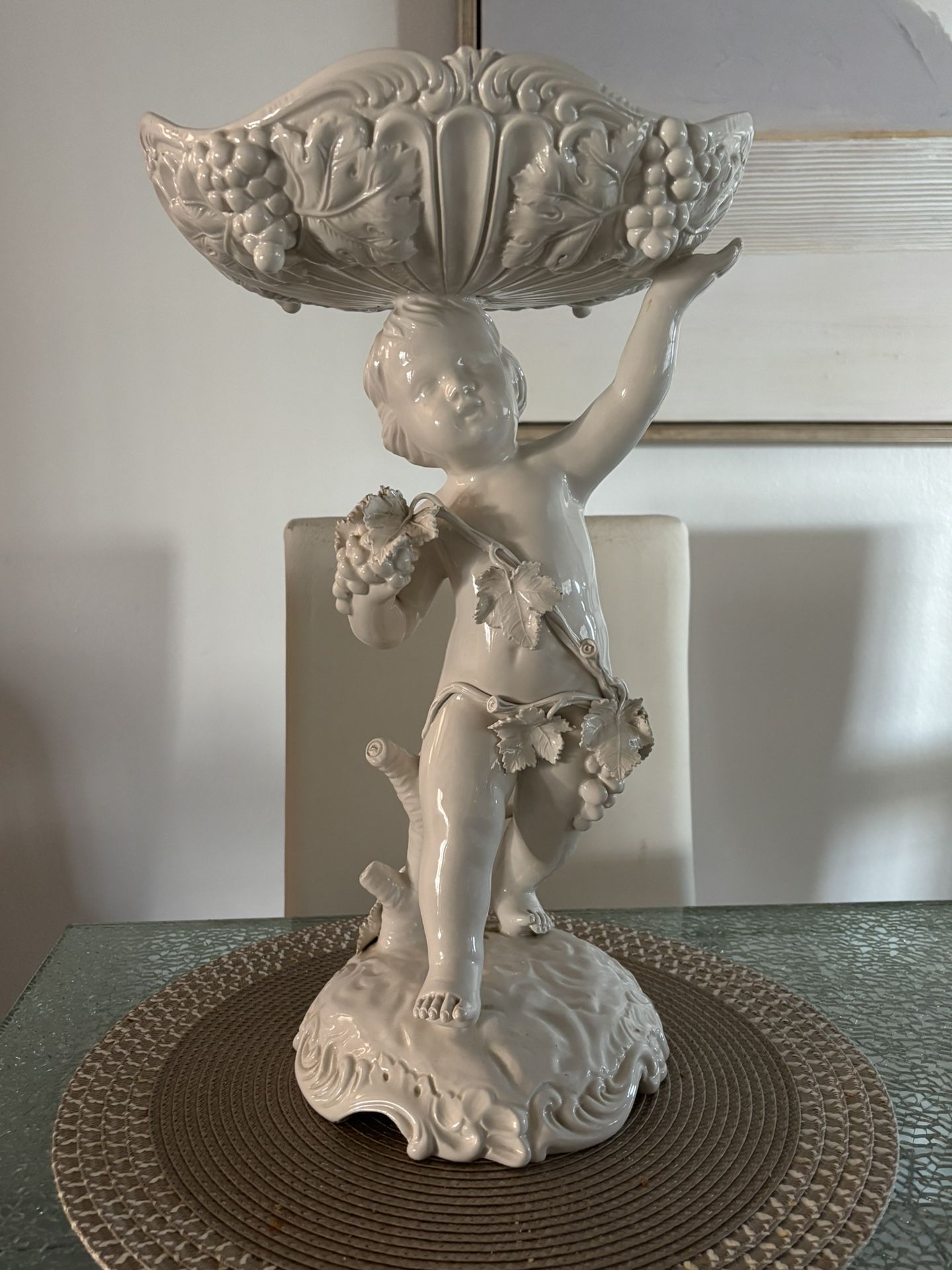 Fine art White Renaissance Figurine