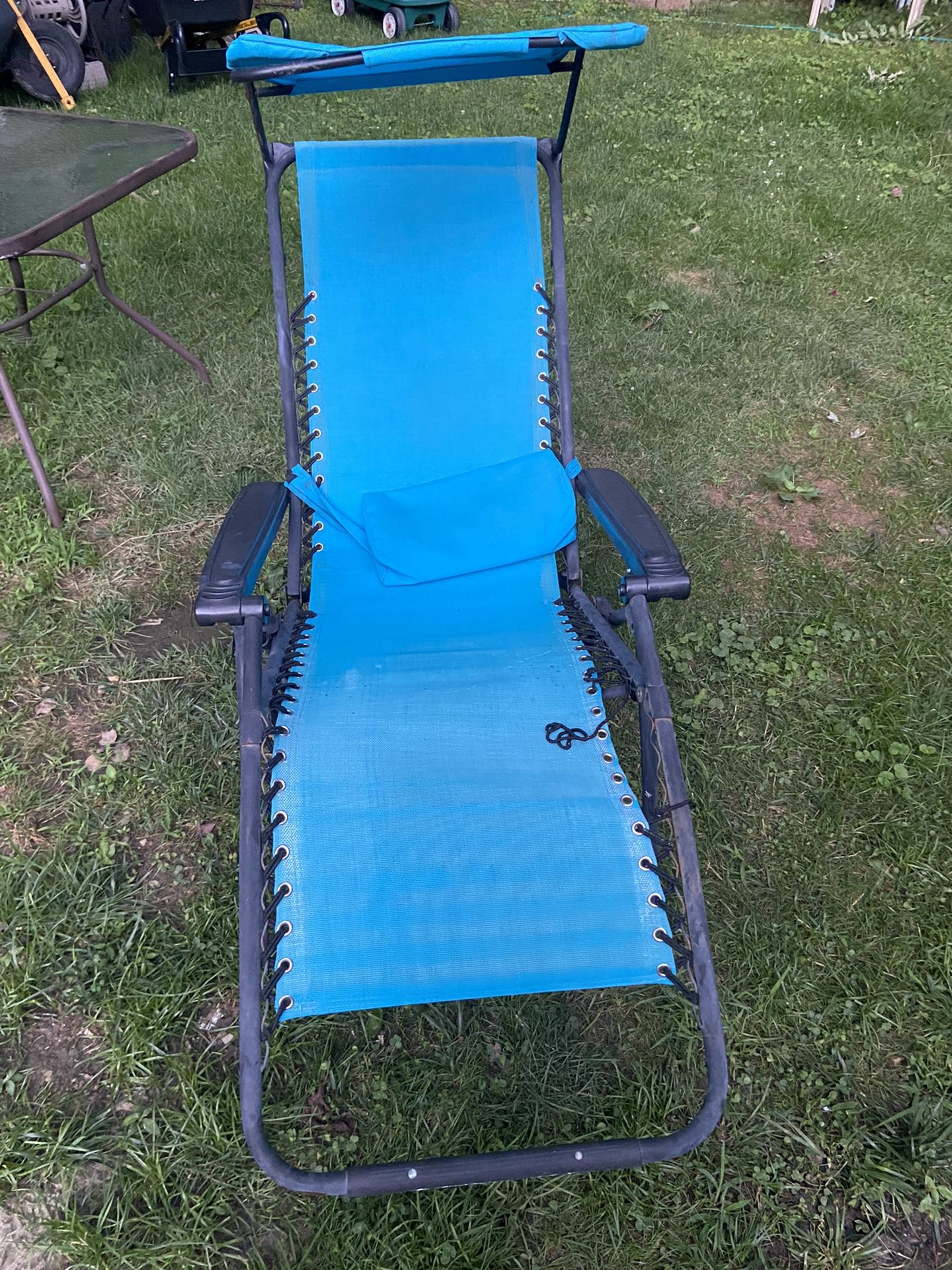 Yard Recliner Chairs With Umbrella $40.00