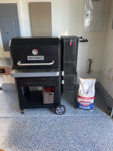Masterbuilt Gravity Series 800 Digital Charcoal Grill & Smoker