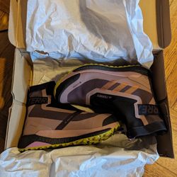 NEVER WORN Adidas Terrex Free Hiker Cold Hiking Boot