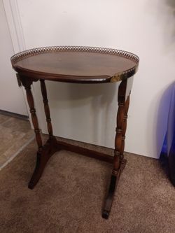 Small lightweight accent table 24"