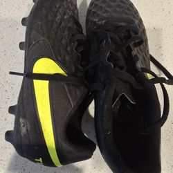 3.5Y Soccer Cleats