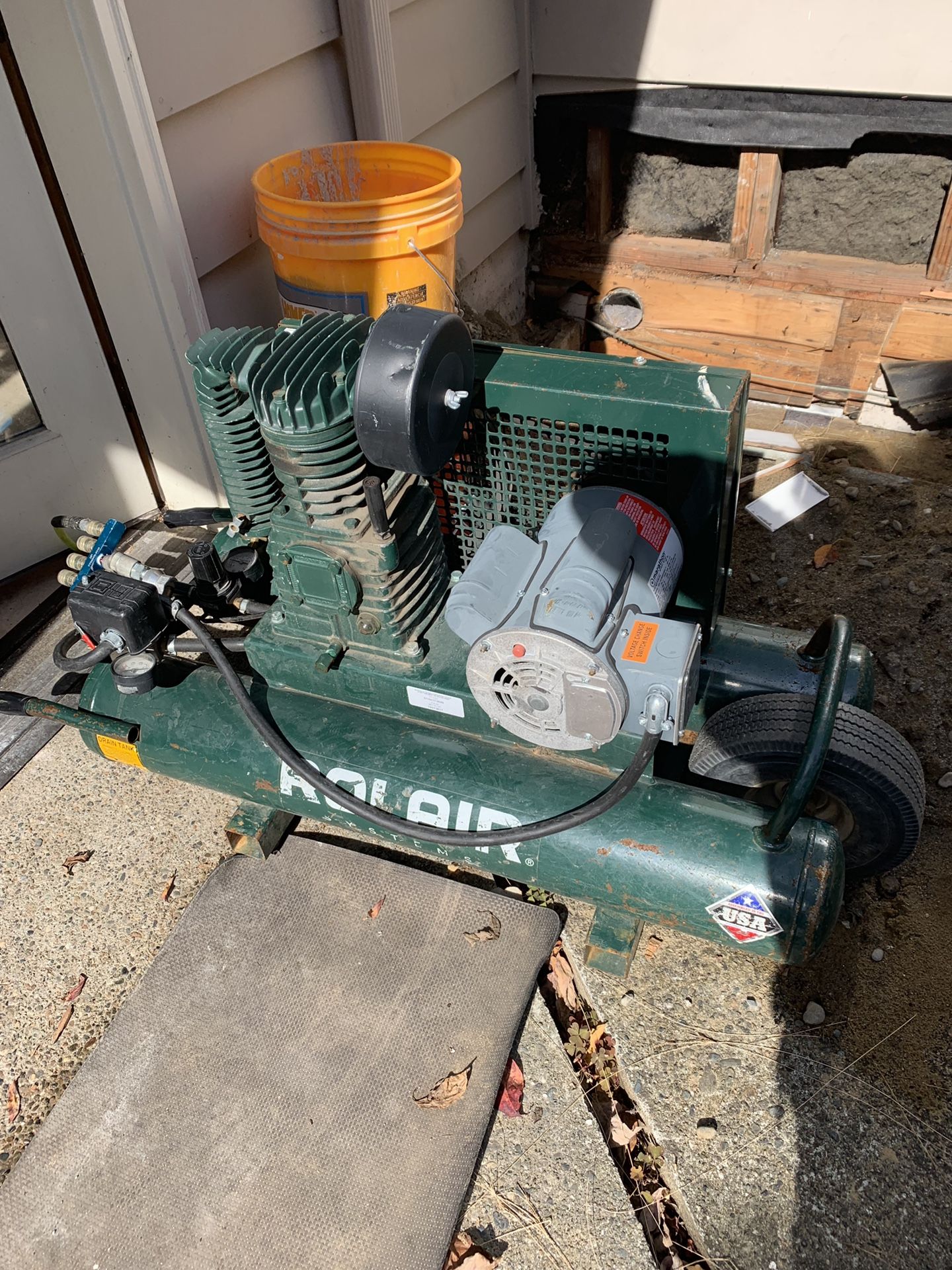 Roll Air Compressor Excellent Condition