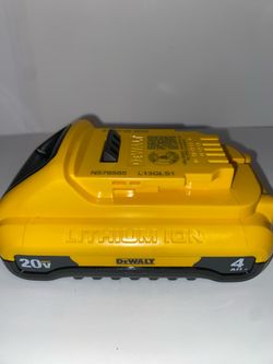 Dewalt DCB240    BATTERY 20 v  4 AH