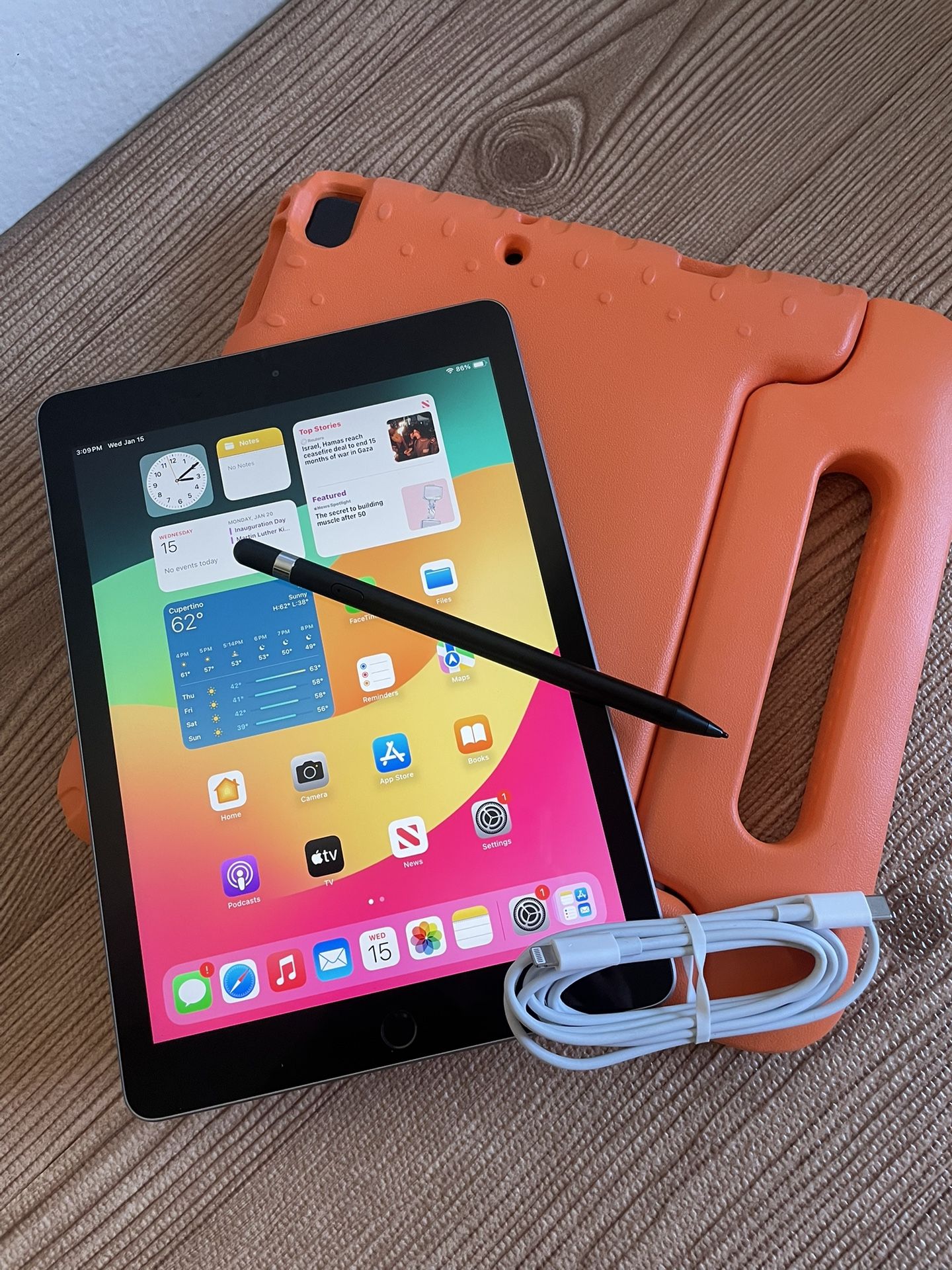 iPad 6th Generation 32GB With Pencil And Kids Case
