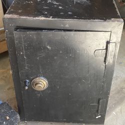 FREE!!! Old Style Combination Safe FREE!!