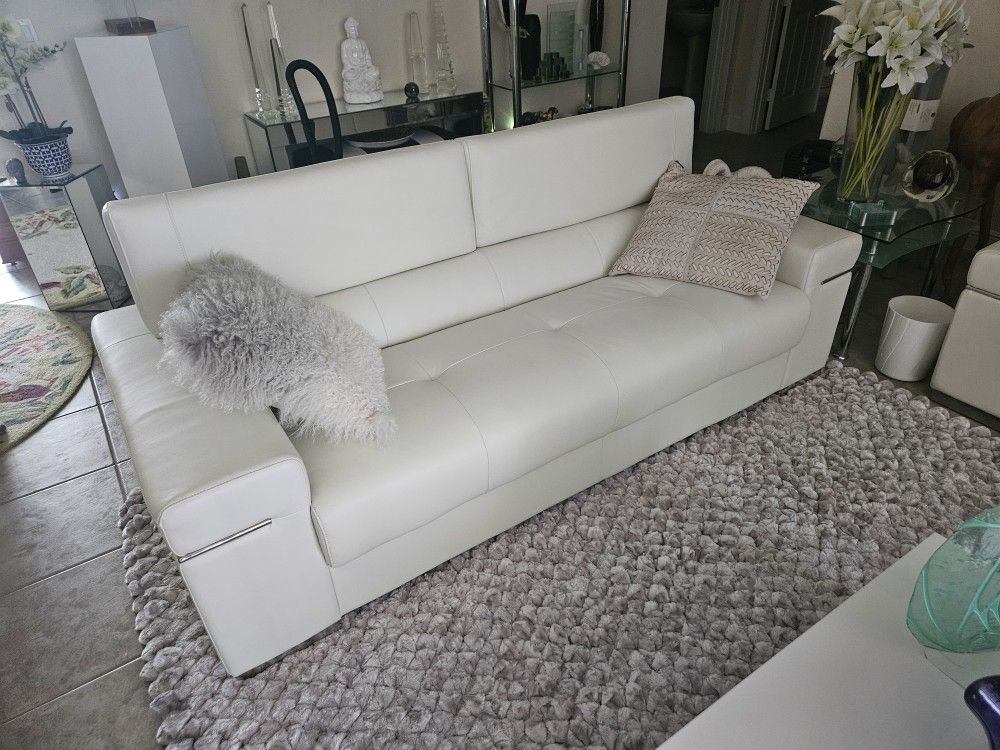 Natuzzi Leather Sofa-Brand New Condition