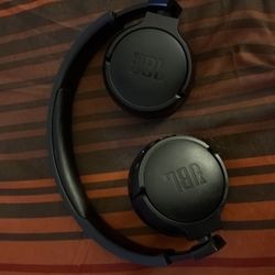 Jbl tune Bluetooth headphones 