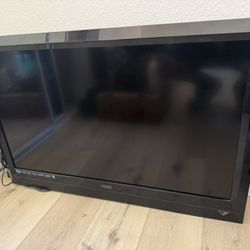 Vizio 36 Inch HD TV Black Wall Mount Included