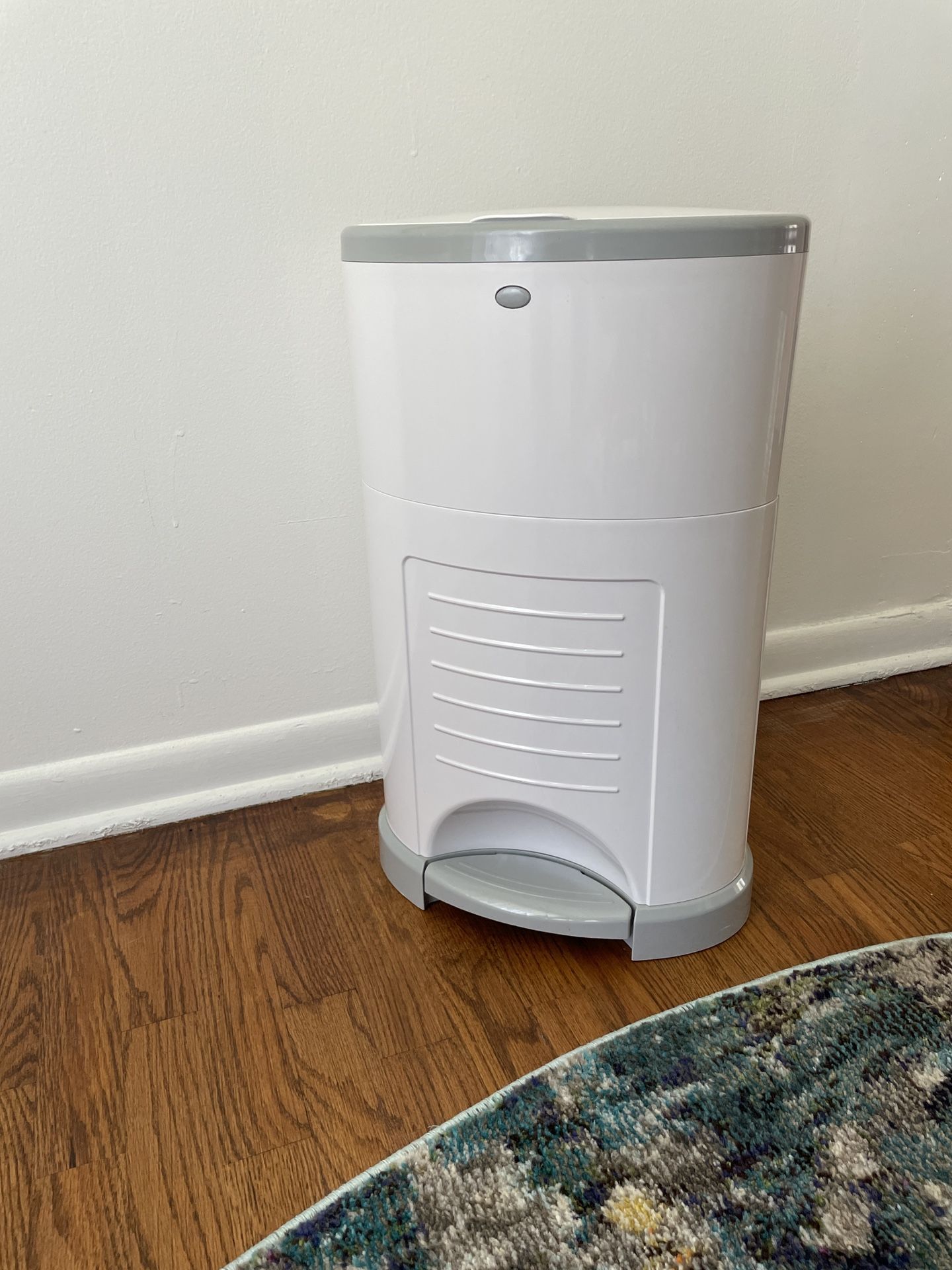 Dékor Plus Diaper Pail With Lock No Odor & Easy Change