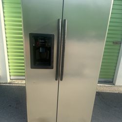 GE SxS Stainless Steel Refrigerator