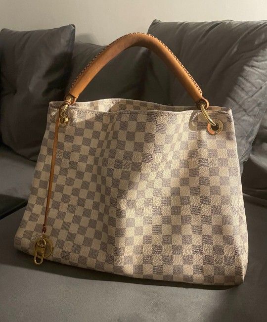 Authentic LOUIS VUITON ARTSY LARGE