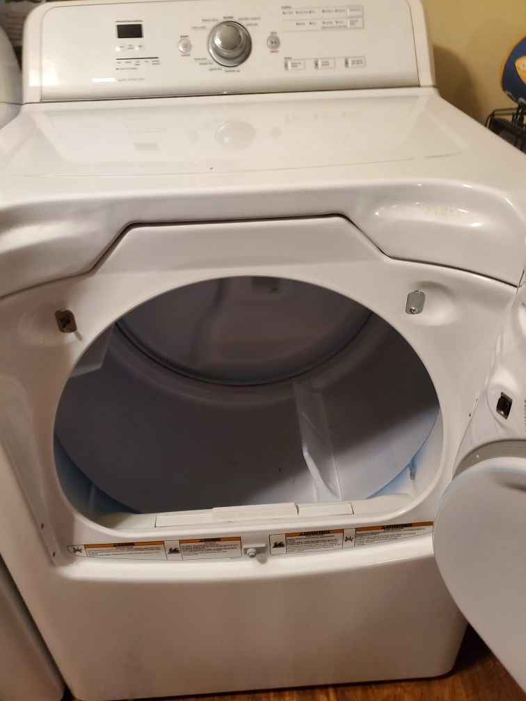 Maytag Bravos quiet series 300 Electric Washer and Dryer for Sale in