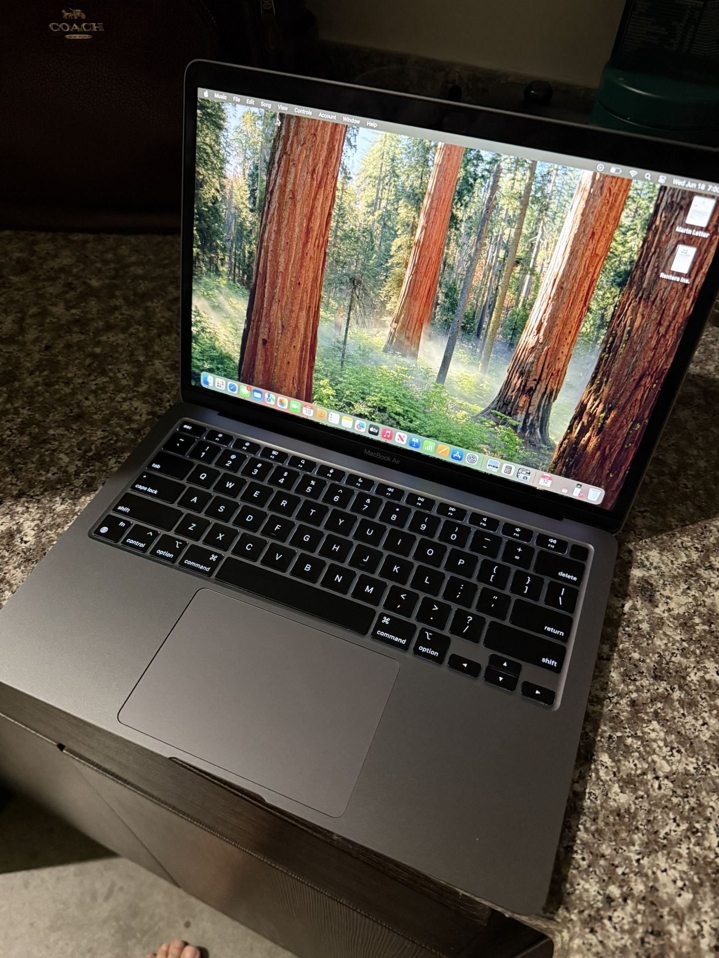 Mac Book