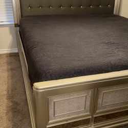 King Size Bed Set W/ Vanity, Mirror, Nightstand 