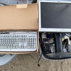 Hp Desk Computer And Hp Keyboard 