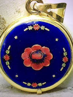 Vintage 18k yellow gold and enamel opening sliding picture locket Italy 1960s