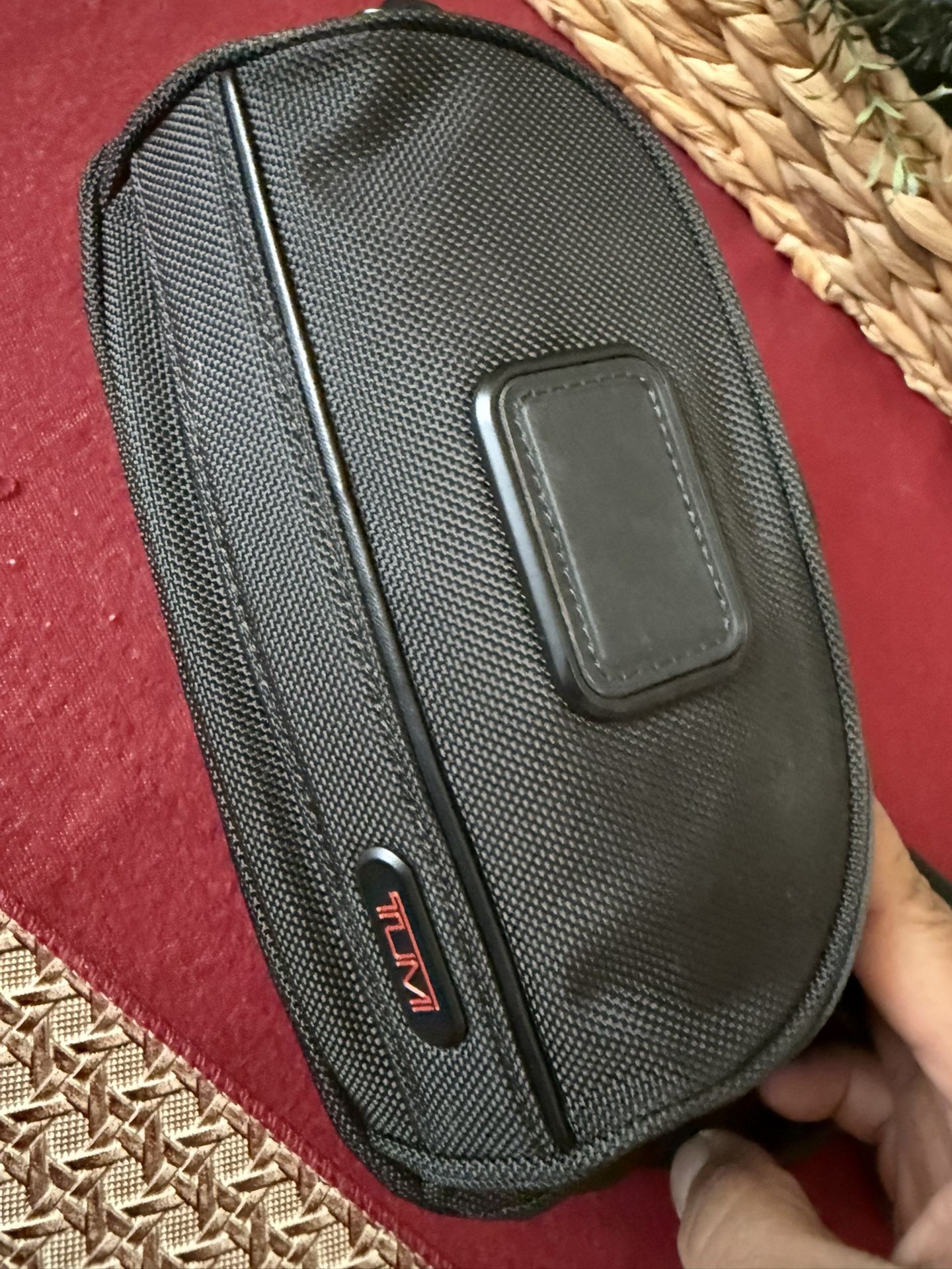 tumi men’s belt bag black 
