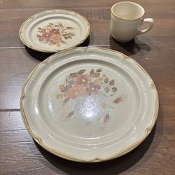 Dish Set Vintage 5 Settings 