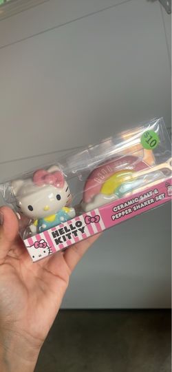 Hello kitty salt shaker
