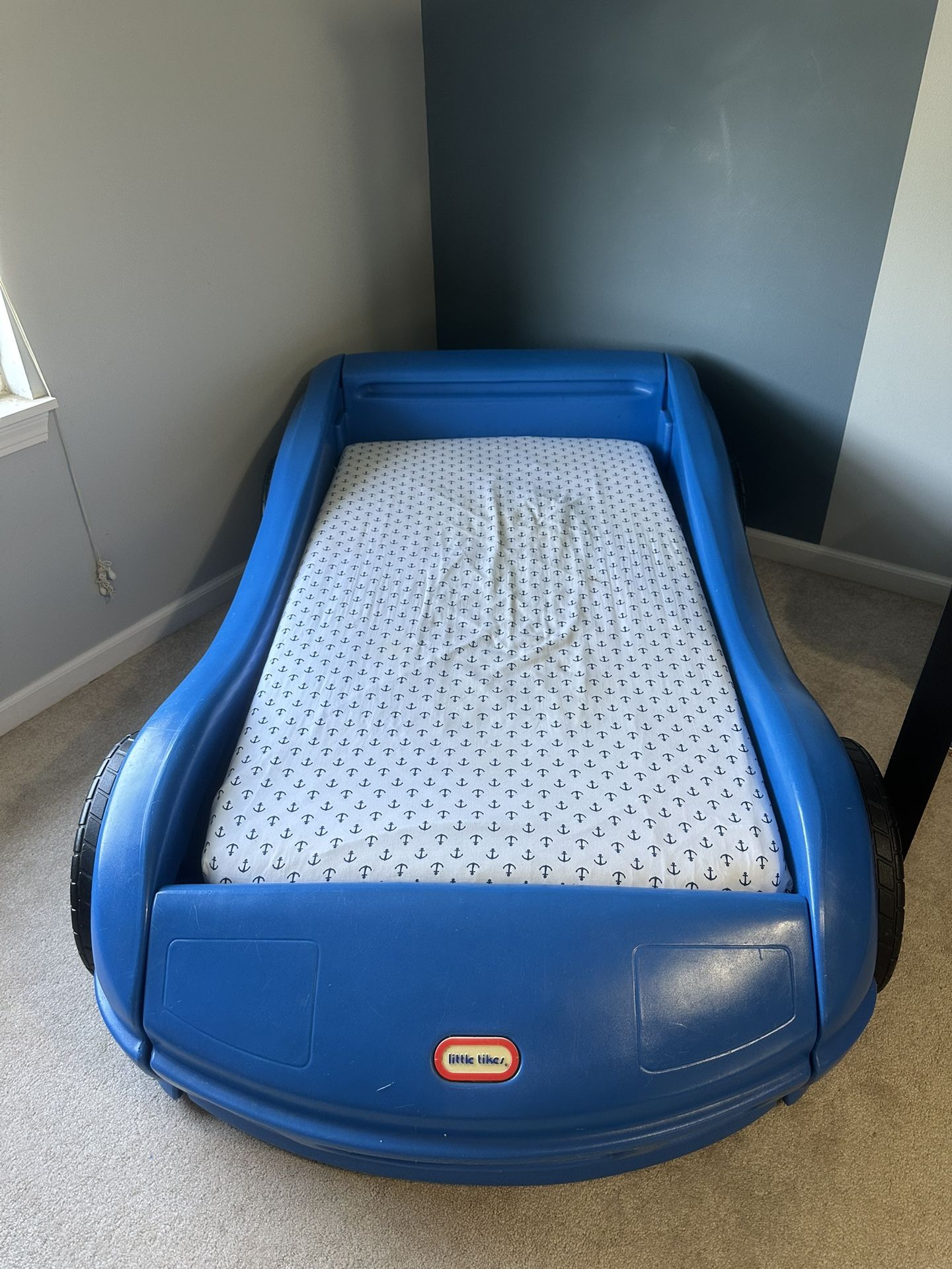 Little Tikes Toddler crib Race Car Bed With NEWTON mattress